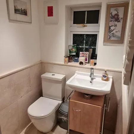 Secluded 4 Bedroom House * Bromley
