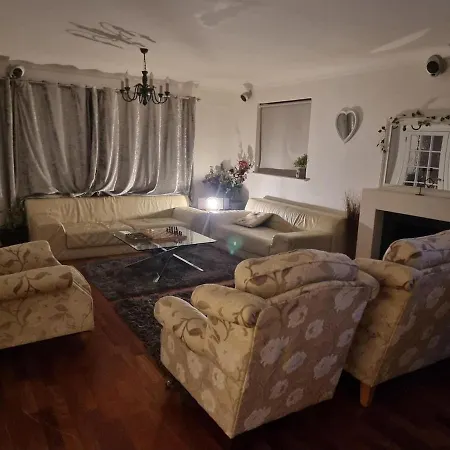 Secluded 4 Bedroom House Holiday home Bromley