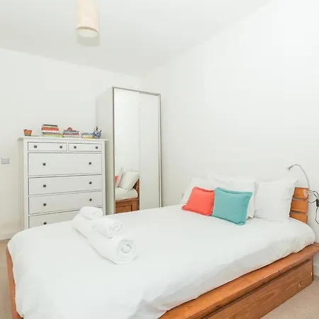 2 Bedroom East With Lovely Views *