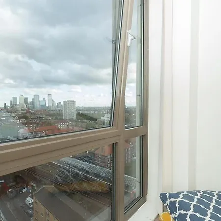 2 Bedroom East With Lovely Views * London