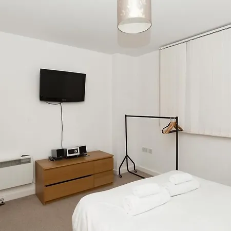 2 Bedroom East With Lovely Views London