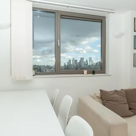 Apartment 2 Bedroom East With Lovely Views *