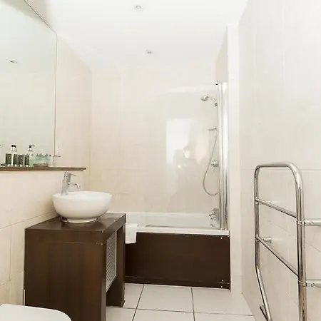 Apartment 2 Bedroom East With Lovely Views *