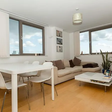 2 Bedroom East With Lovely Views London