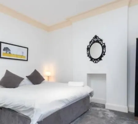 Chelsea Charm Radiant 3br Elegance Apartment London