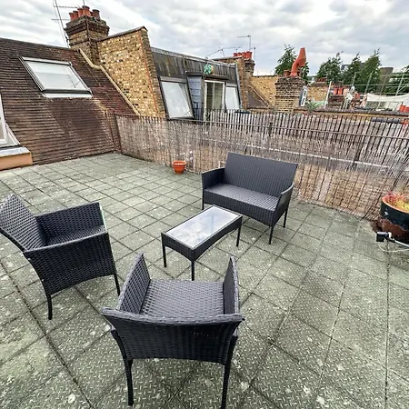 Apartment Refined Hammersmith 3-bedroom With Rooftop Terrace