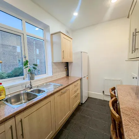 Apartment Refined Hammersmith 3-bedroom With Rooftop Terrace