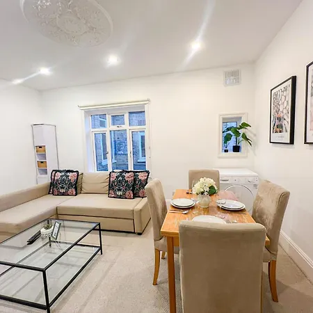 Apartment Refined Hammersmith 3-bedroom With Rooftop Terrace London