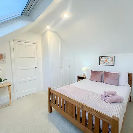 Refined Hammersmith 3-bedroom With Rooftop Terrace * London