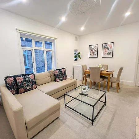 Apartment Refined Hammersmith 3-bedroom With Rooftop Terrace *