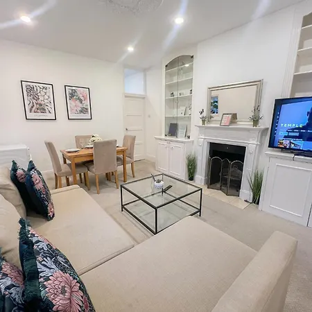 Apartment Refined Hammersmith 3-bedroom With Rooftop Terrace