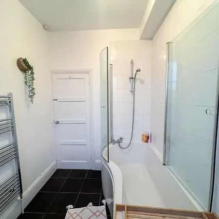 Apartment Refined Hammersmith 3-bedroom With Rooftop Terrace London