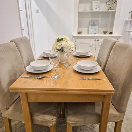 Apartment Refined Hammersmith 3-bedroom With Rooftop Terrace London