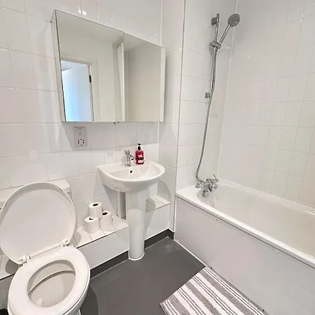 Beautiful 1 Bd Floor Terraced * Barking (Greater London)