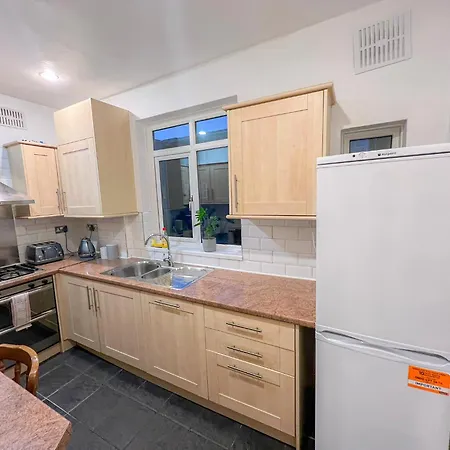 Apartment Refined Hammersmith 3-bedroom With Rooftop Terrace