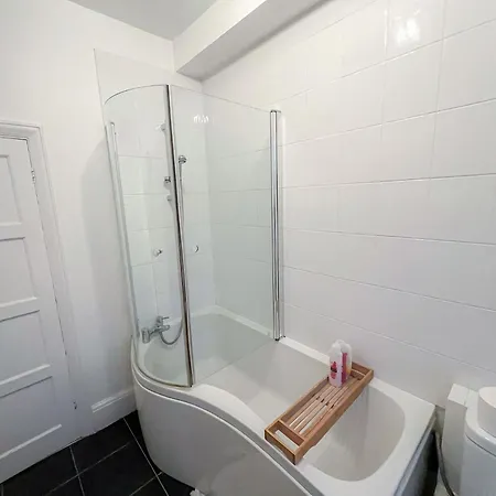 Apartment Refined Hammersmith 3-bedroom With Rooftop Terrace