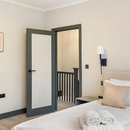 Modern Spacious House Next 02 Arena And Lcy Apartment Eltham