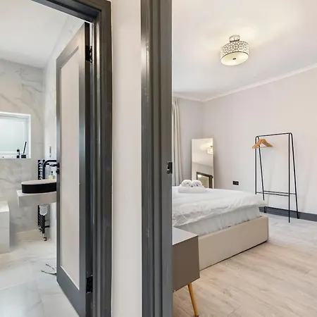 Modern Spacious House Next 02 Arena And Lcy