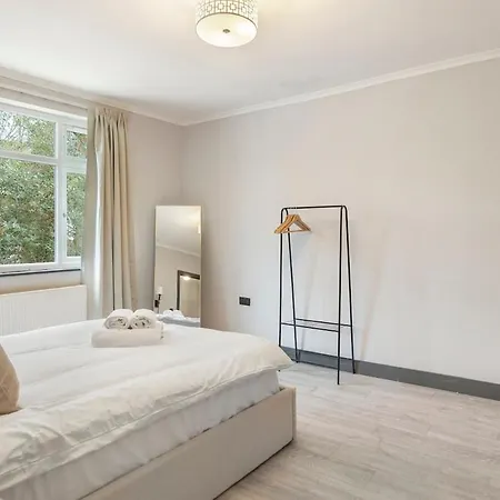Modern Spacious House Next 02 Arena And Lcy Apartment Eltham
