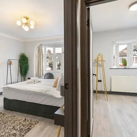 Modern Spacious House Next 02 Arena And Lcy Apartment *