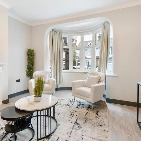 Modern Spacious House Next 02 Arena And Lcy Apartment
