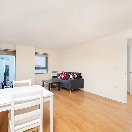 Charming Flat Close To Stadium Apartment London