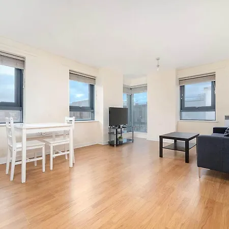 Charming Flat Close To Stadium