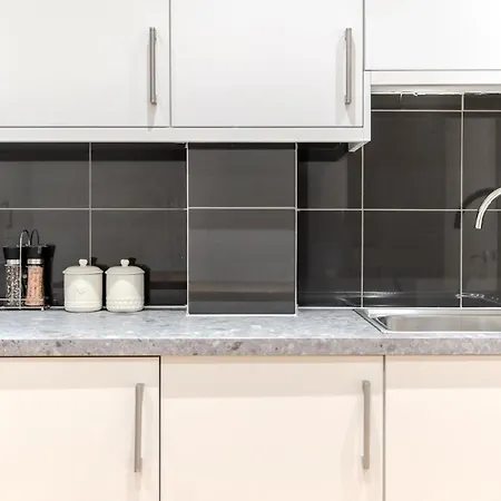 Full Kitchen-strategic Location-spacious Flat Apartment Catford