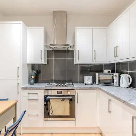 Apartment Full Kitchen-strategic Location-spacious Flat