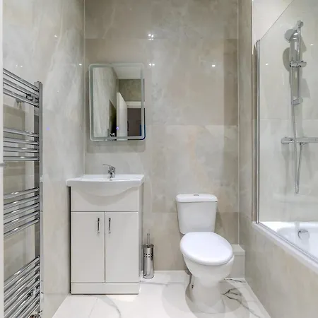 Apartment Full Kitchen-strategic Location-spacious Flat Catford
