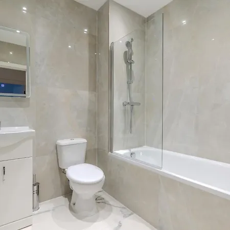 Full Kitchen-strategic Location-spacious Flat Apartment *