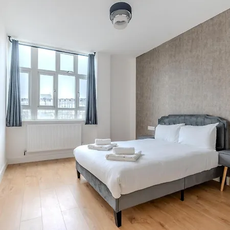 Full Kitchen-strategic Location-spacious Flat Catford