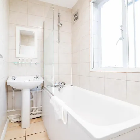 Stylish 3-bedroom Maisonette In Clapham Apartment London