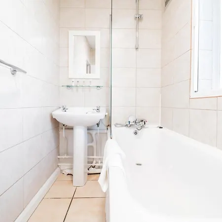 Apartment Stylish 3-bedroom Maisonette In Clapham London