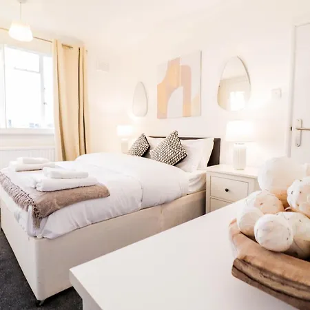 Stylish 3-bedroom Maisonette In Clapham Apartment
