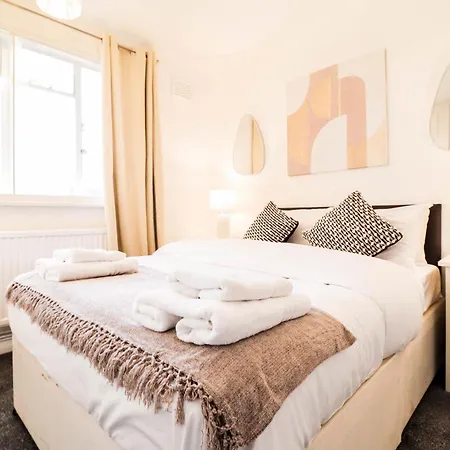 Stylish 3-bedroom Maisonette In Clapham London