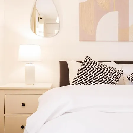 Stylish 3-bedroom Maisonette In Clapham Apartment