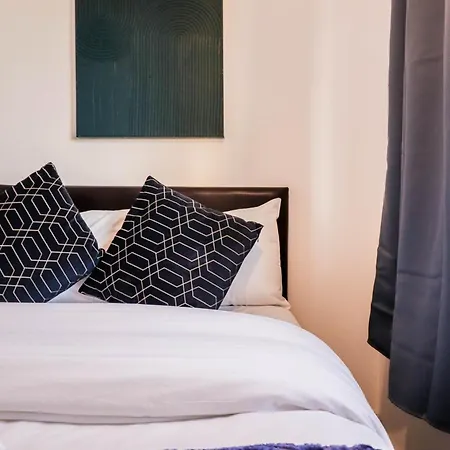 Stylish 3-bedroom Maisonette In Clapham * London