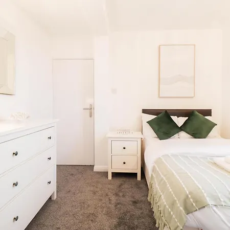 Stylish 3-bedroom Maisonette In Clapham * London