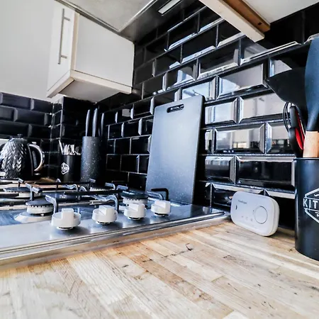 Stylish 3-bedroom Maisonette In Clapham Apartment