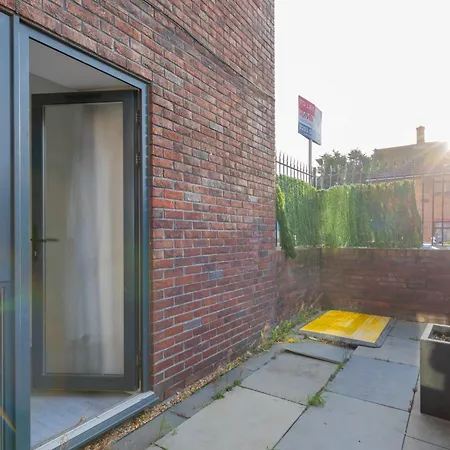 Spacious 3bd Flat Near Airport Apartment London