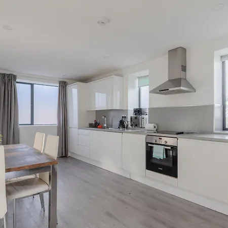 Apartment Spacious 3bd Flat Near Airport London