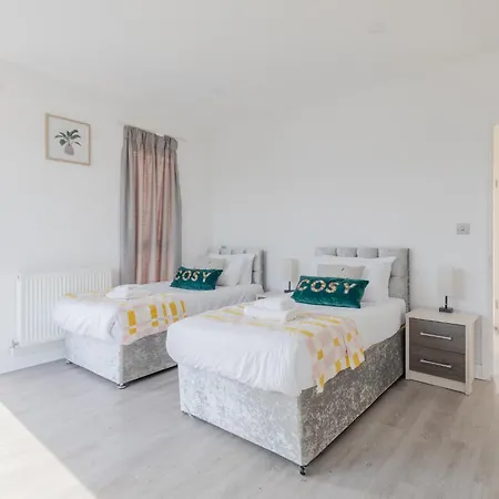 Spacious 3bd Flat Near Airport *
