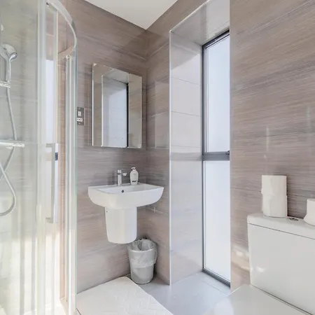 Spacious 3bd Flat Near Airport