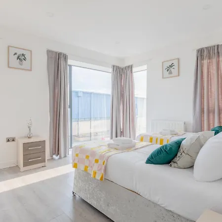 Spacious 3bd Flat Near Airport London