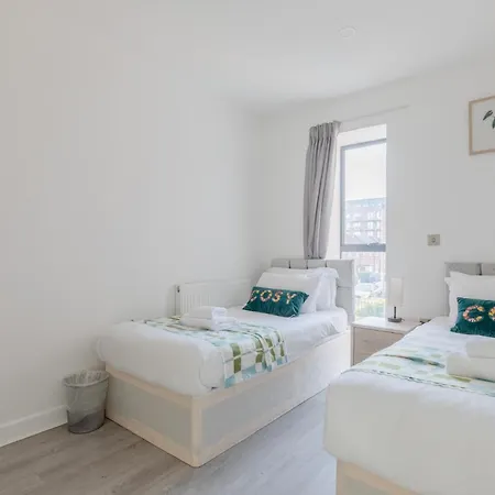 Apartment Spacious 3bd Flat Near Airport