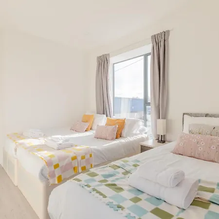 Spacious 3bd Flat Near Airport Apartment London