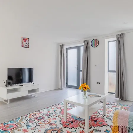 Apartment Spacious 3bd Flat Near Airport London