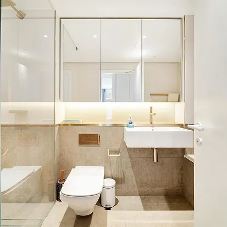 Spacious 3-bedroom With Stunning Battersea Views Apartment *