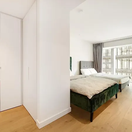 Spacious 3-bedroom With Stunning Battersea Views Apartment London